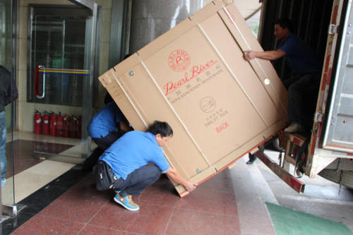 金凤钢琴贵重工艺品无忧运